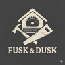 Fusk og dusk logo